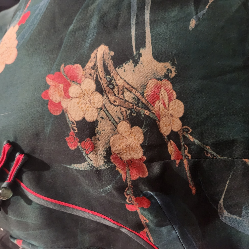Elegant Floral Green Tang Dress - Picture 4 of 9